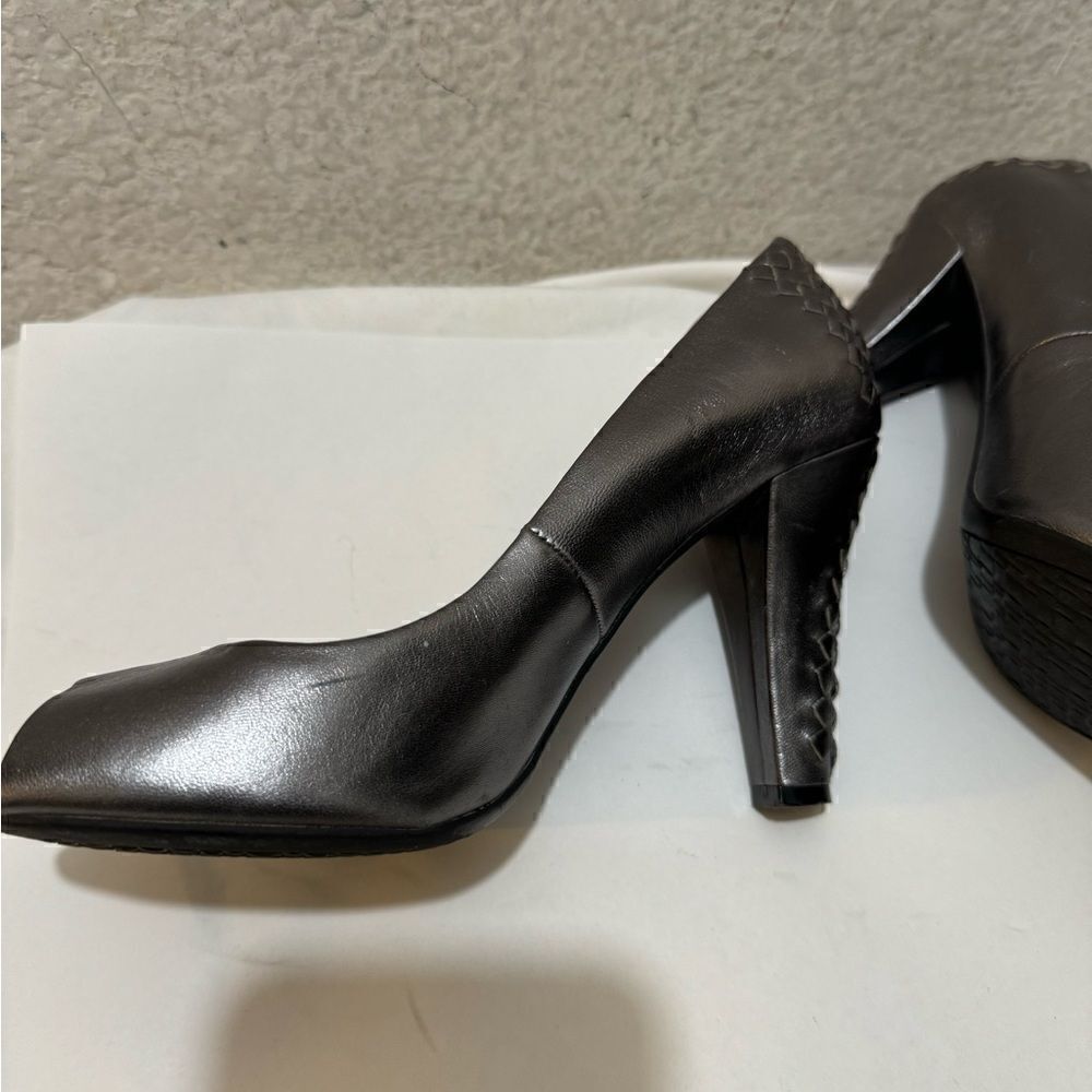 Elliott Lucca Metallic Weaved Peep Toe Heels - Picture 5 of 10